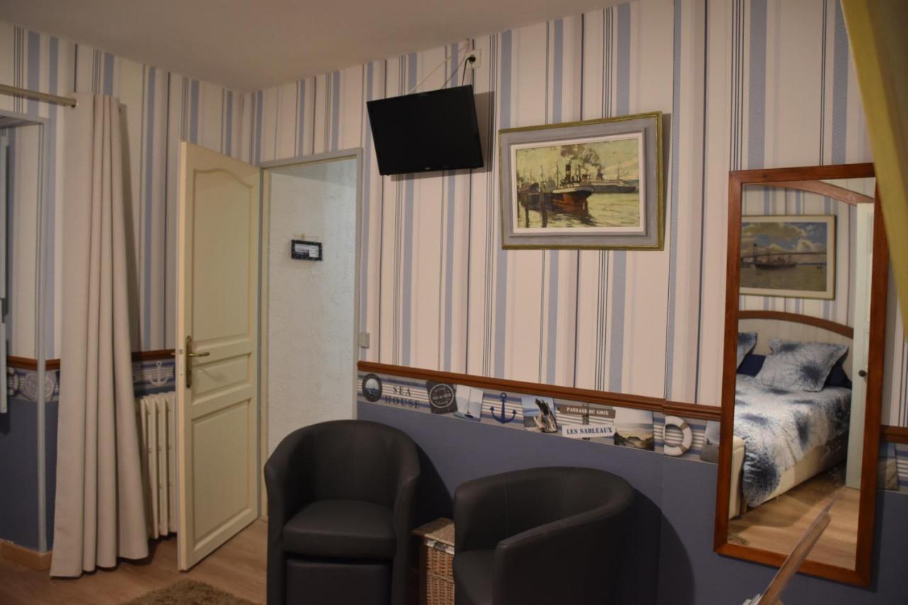 Tiffauges Logis Des Douves Bed & Breakfast エクステリア 写真