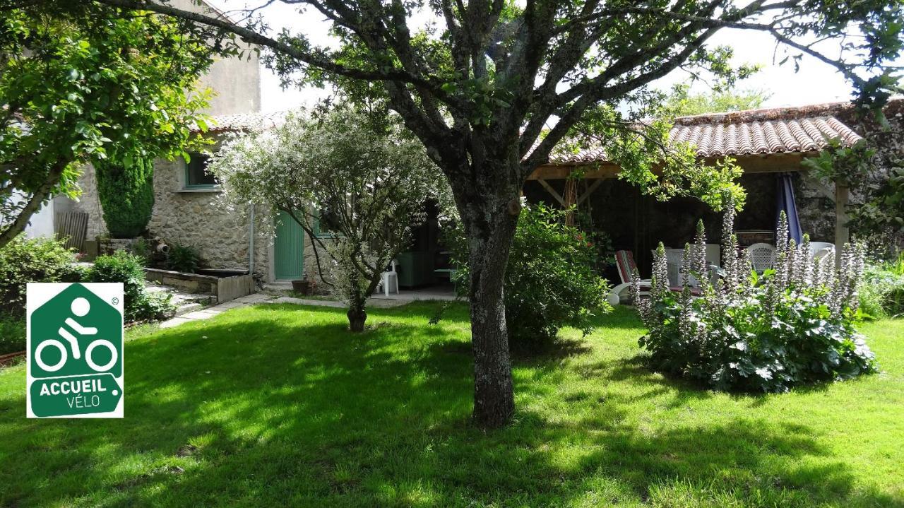 Tiffauges Logis Des Douves Bed & Breakfast エクステリア 写真
