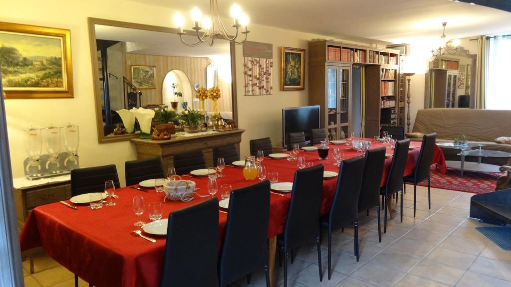 Tiffauges Logis Des Douves Bed & Breakfast エクステリア 写真