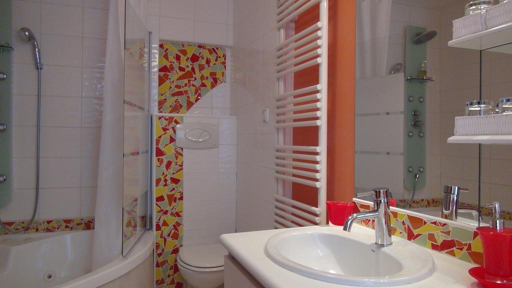 Tiffauges Logis Des Douves Bed & Breakfast エクステリア 写真