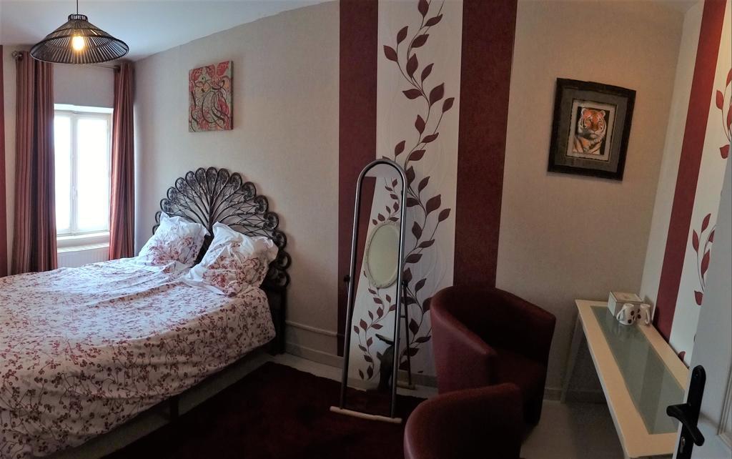 Tiffauges Logis Des Douves Bed & Breakfast エクステリア 写真